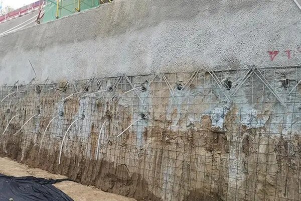 soil nail retaining wall